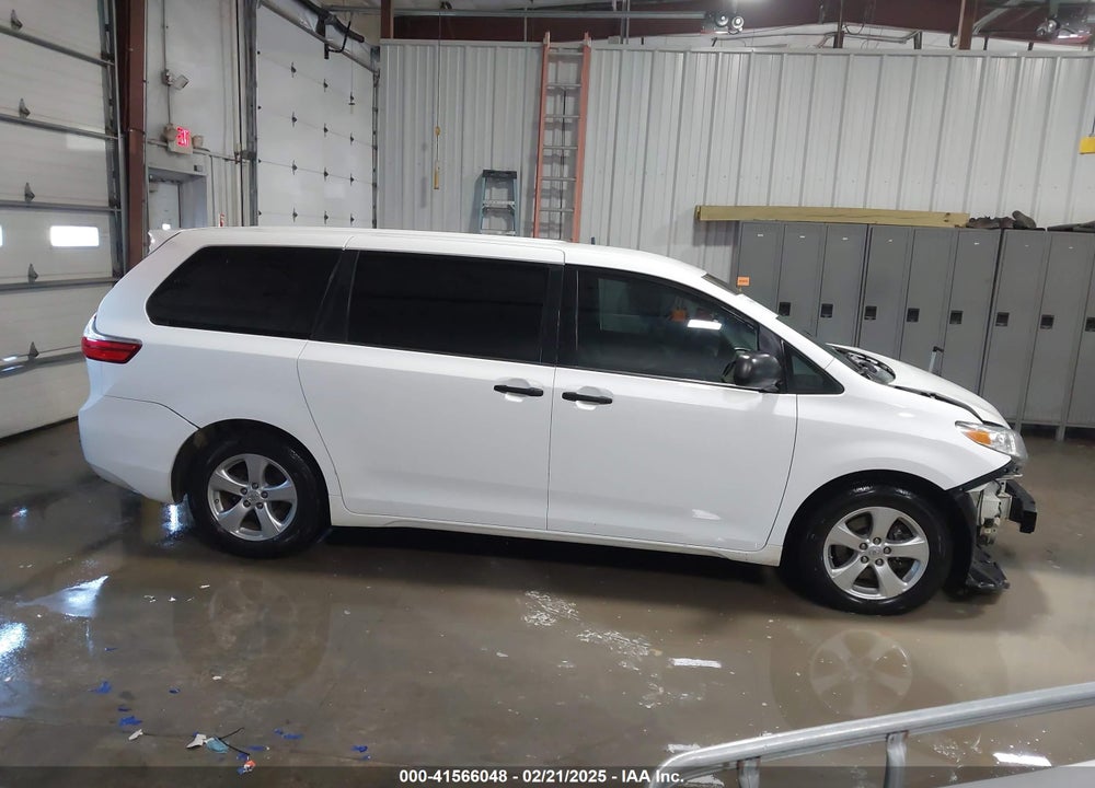 2015 TOYOTA SIENNA VIN: 5TDZK3DC3FS617518