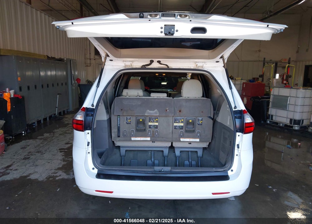 2015 TOYOTA SIENNA VIN: 5TDZK3DC3FS617518