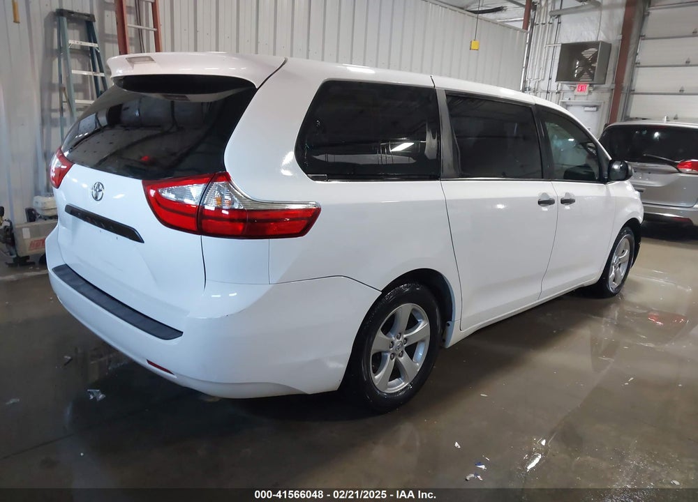 2015 TOYOTA SIENNA VIN: 5TDZK3DC3FS617518
