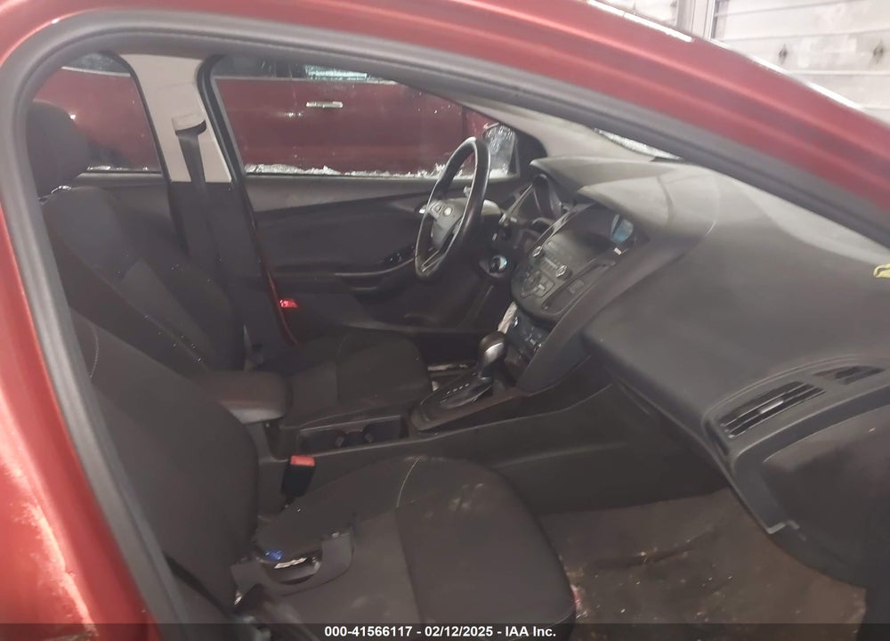 2018 FORD FOCUS SE VIN: 1FADP3K28JL300713