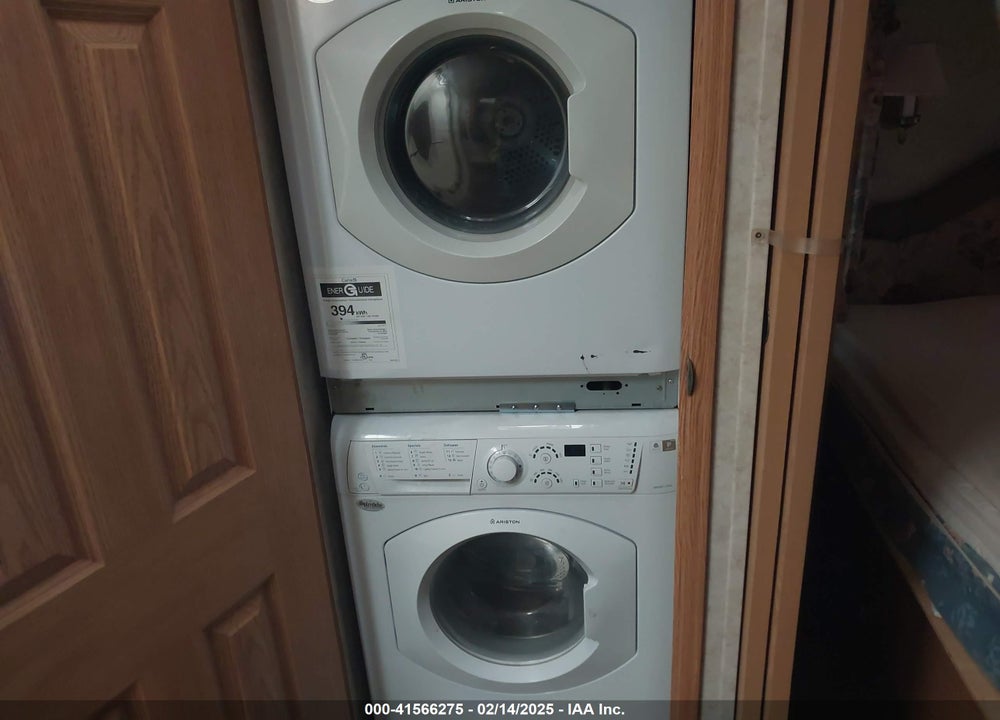 2005 KEYSTONE MONTANA FIFTH WHEEL VIN: 4YDF329215D511828