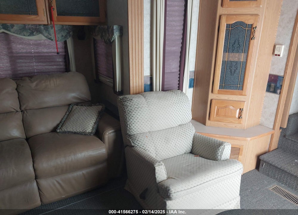 2005 KEYSTONE MONTANA FIFTH WHEEL VIN: 4YDF329215D511828
