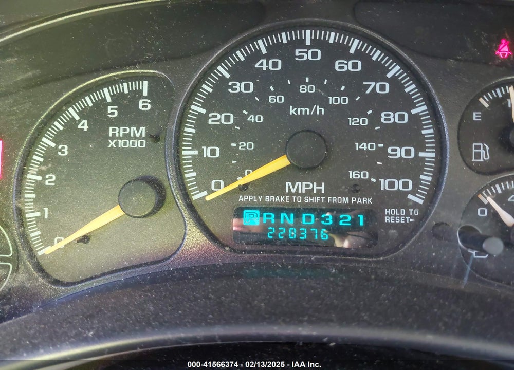 2001 CHEVROLET SUBURBAN 1500 LT VIN: 3GNFK16T81G128079