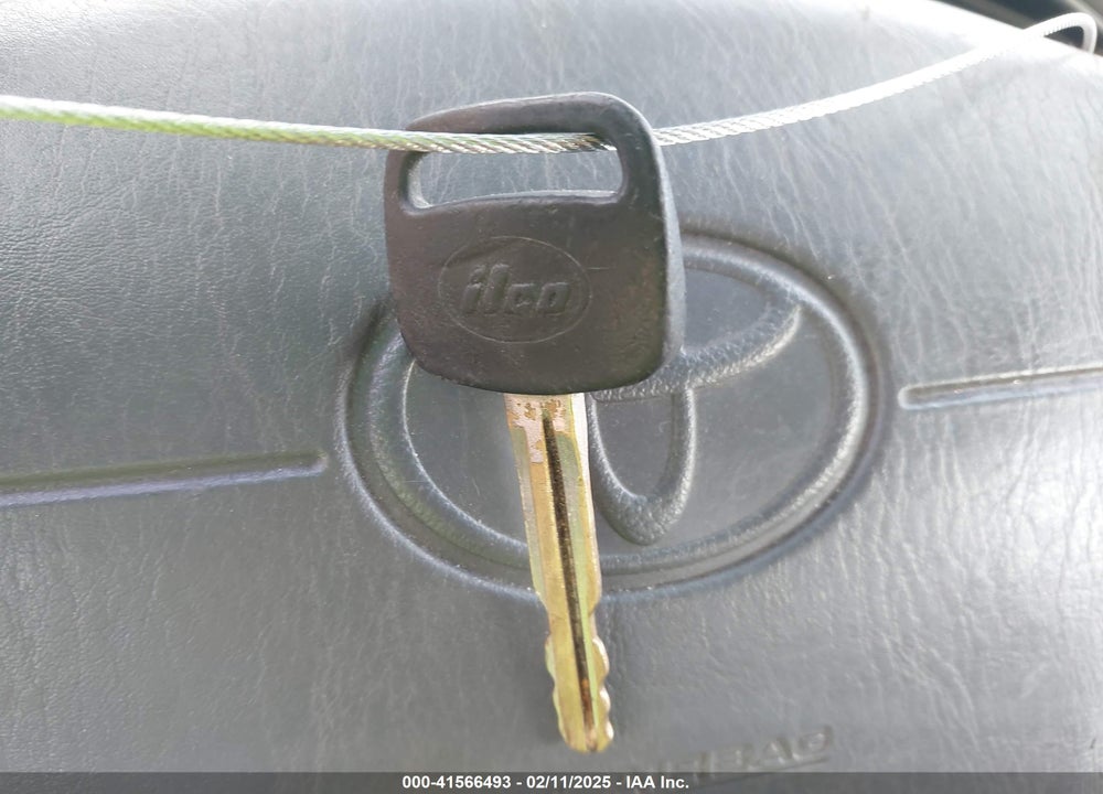 2000 TOYOTA CAMRY CE VIN: 4T1BG22K7YU653312