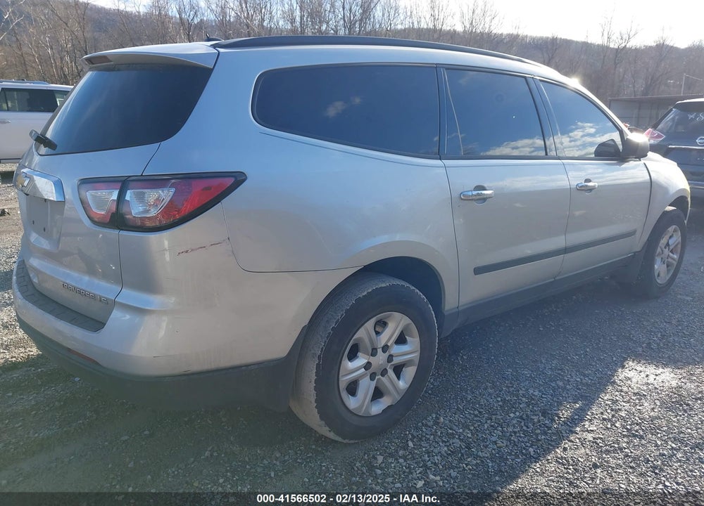 2015 CHEVROLET TRAVERSE LS VIN: 1GNKRFKDXFJ346701
