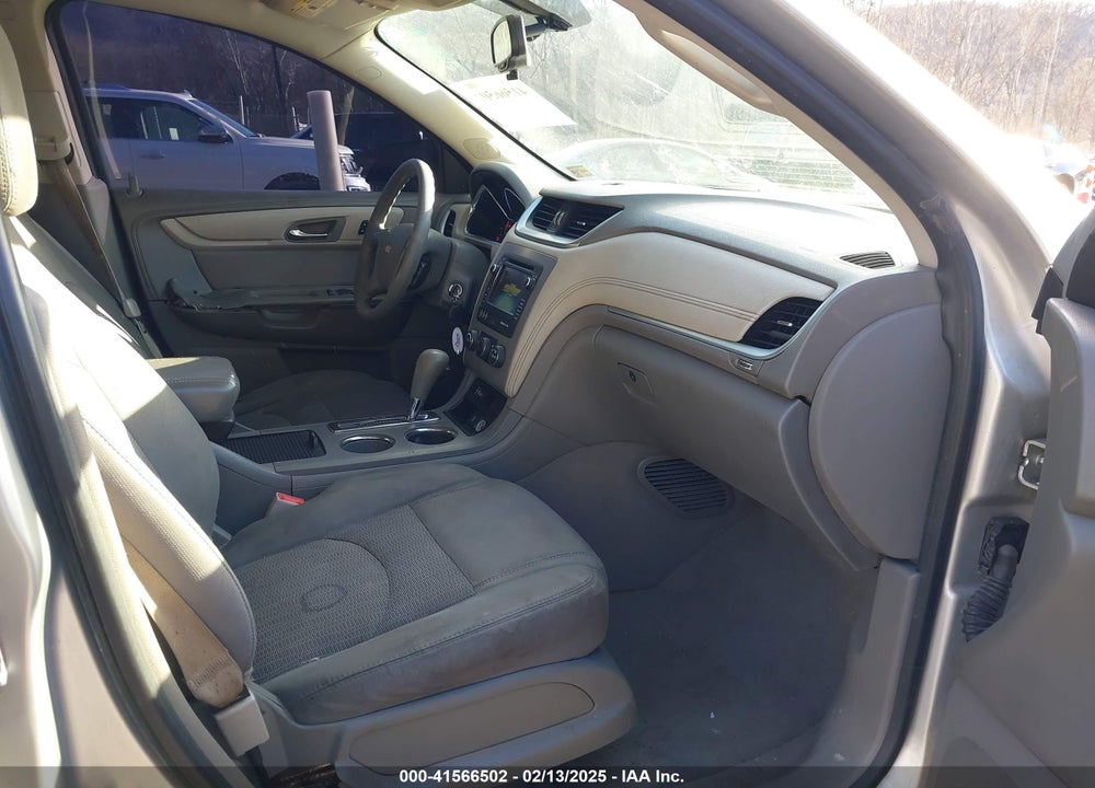 2015 CHEVROLET TRAVERSE LS VIN: 1GNKRFKDXFJ346701