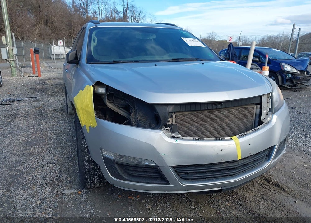 2015 CHEVROLET TRAVERSE LS VIN: 1GNKRFKDXFJ346701