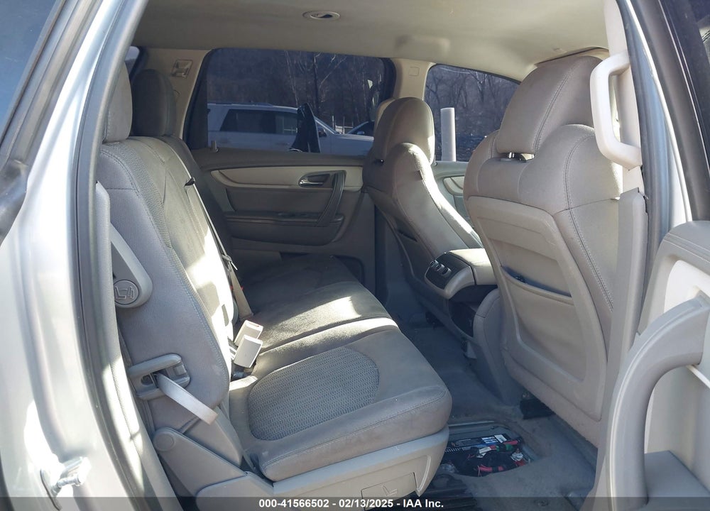 2015 CHEVROLET TRAVERSE LS VIN: 1GNKRFKDXFJ346701