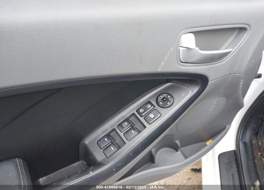 2017 KIA FORTE VIN: 3KPFK4A75HE061578