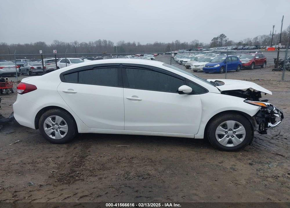 2017 KIA FORTE VIN: 3KPFK4A75HE061578