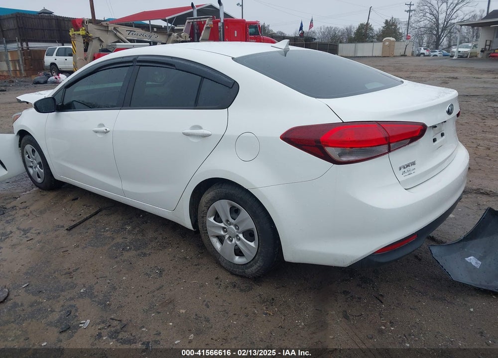 2017 KIA FORTE VIN: 3KPFK4A75HE061578