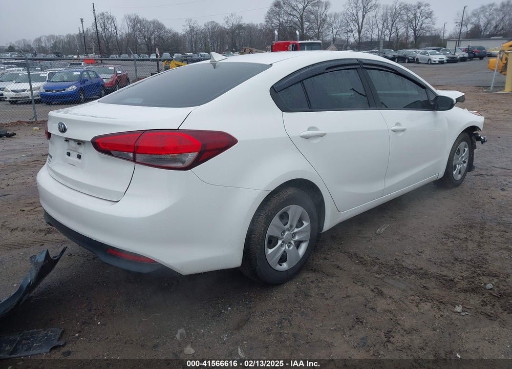 2017 KIA FORTE VIN: 3KPFK4A75HE061578