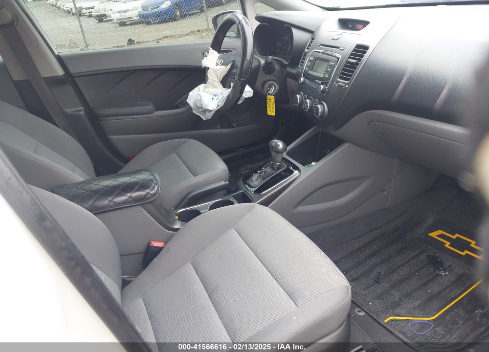 2017 KIA FORTE VIN: 3KPFK4A75HE061578