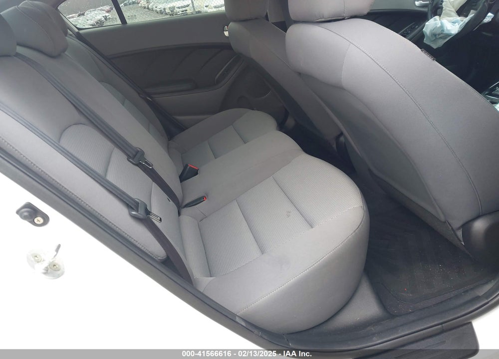 2017 KIA FORTE VIN: 3KPFK4A75HE061578