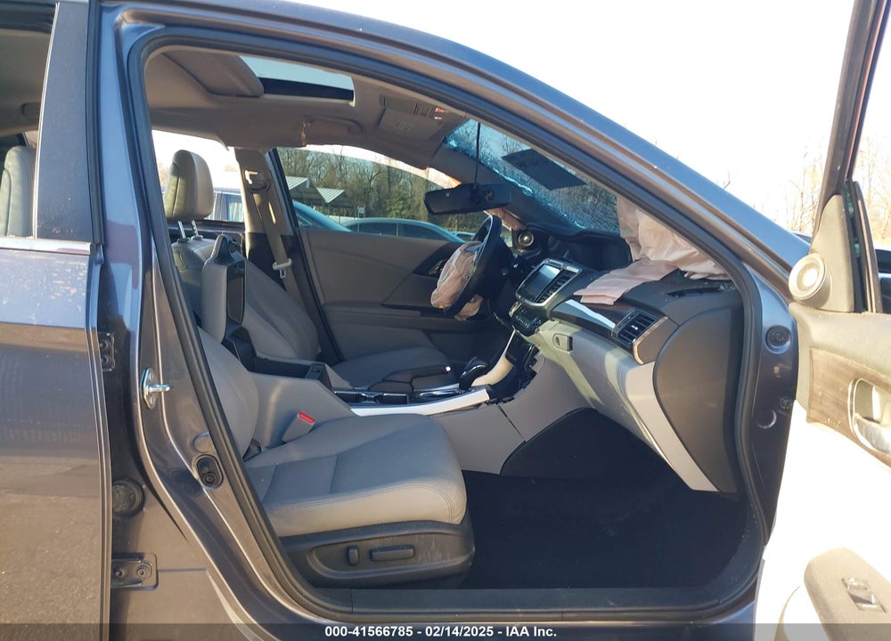 2016 HONDA ACCORD VIN: 1HGCR2F85GA033402