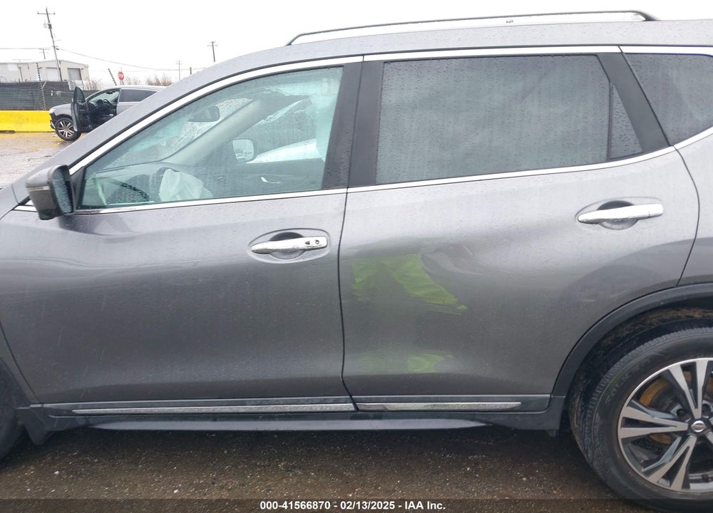 2017 NISSAN ROGUE VIN: 5N1AT2MT3HC767858