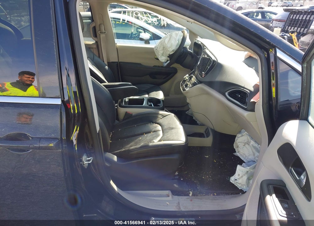 2024 CHRYSLER PACIFICA TOURING L VIN: 2C4RC1BG5RR151921