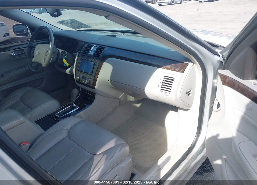 2010 CADILLAC DTS LUXURY COLLECTION VIN: 1G6KD5EY2AU104673