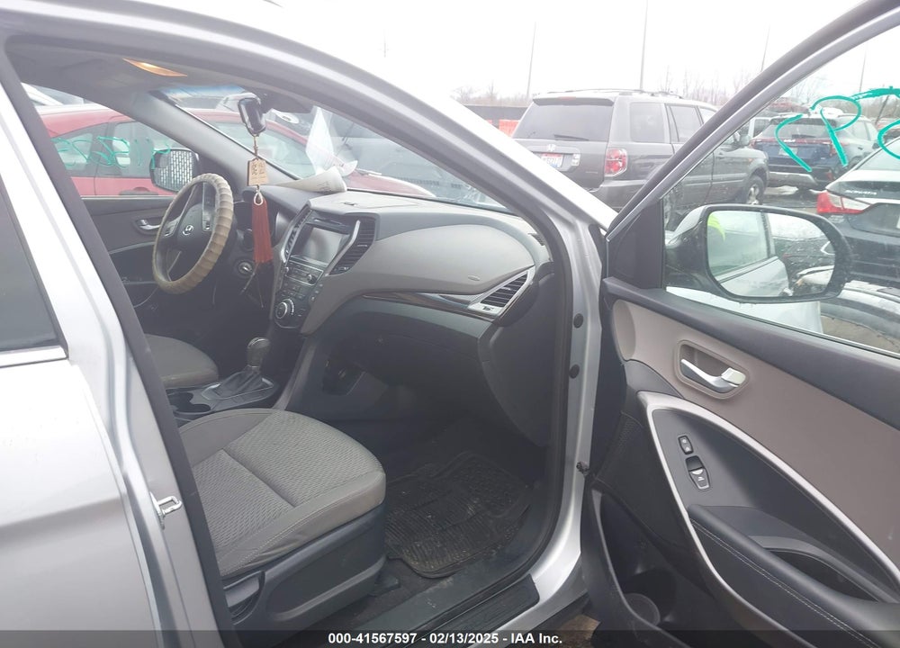 2017 HYUNDAI SANTA FE SE VIN: KM8SMDHF6HU176855