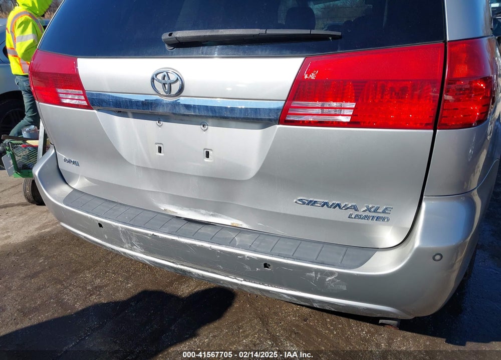 2004 TOYOTA SIENNA VIN: 5TDZA22C44S124279