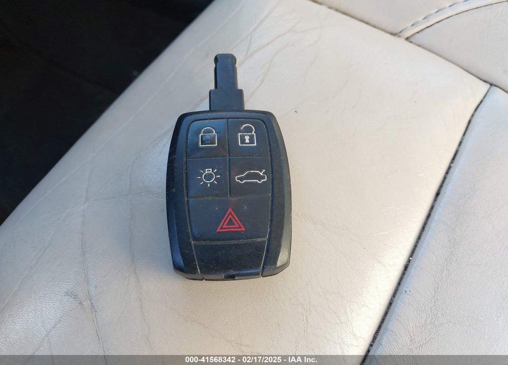 2013 VOLVO C70 VIN: YV1672MC0DJ138797