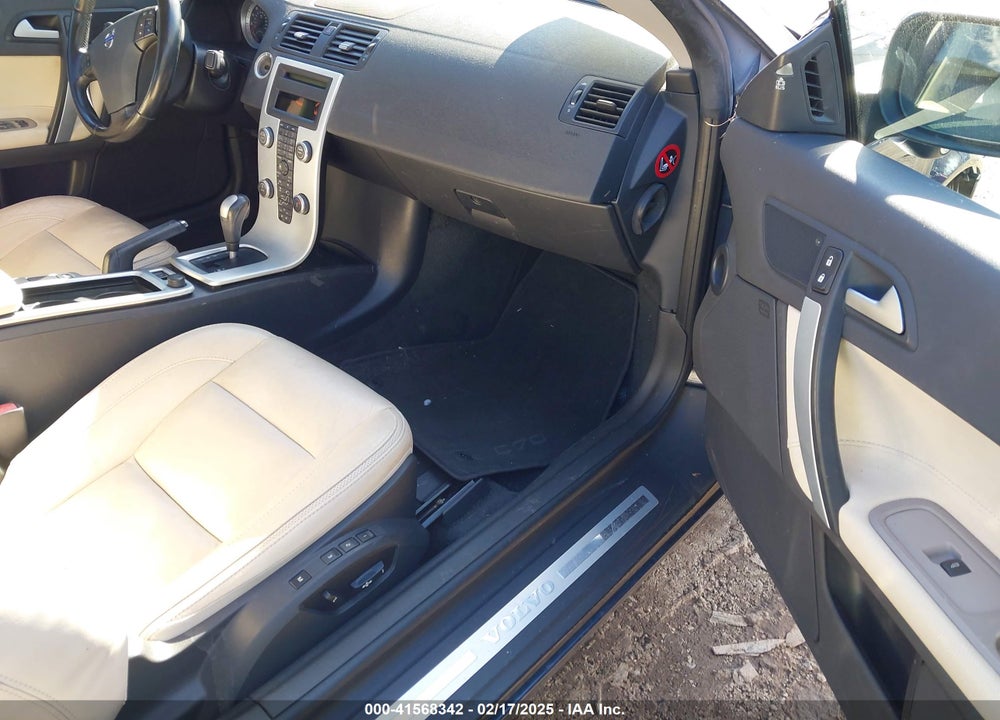 2013 VOLVO C70 VIN: YV1672MC0DJ138797