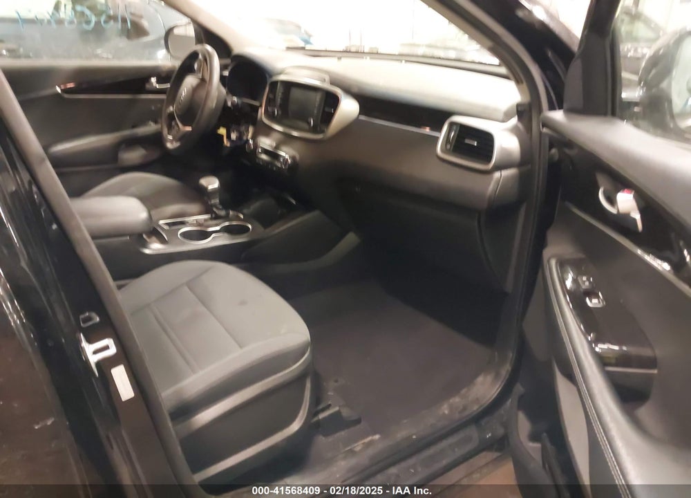 2019 KIA SORENTO 3.3L LX VIN: 5XYPGDA58KG441545