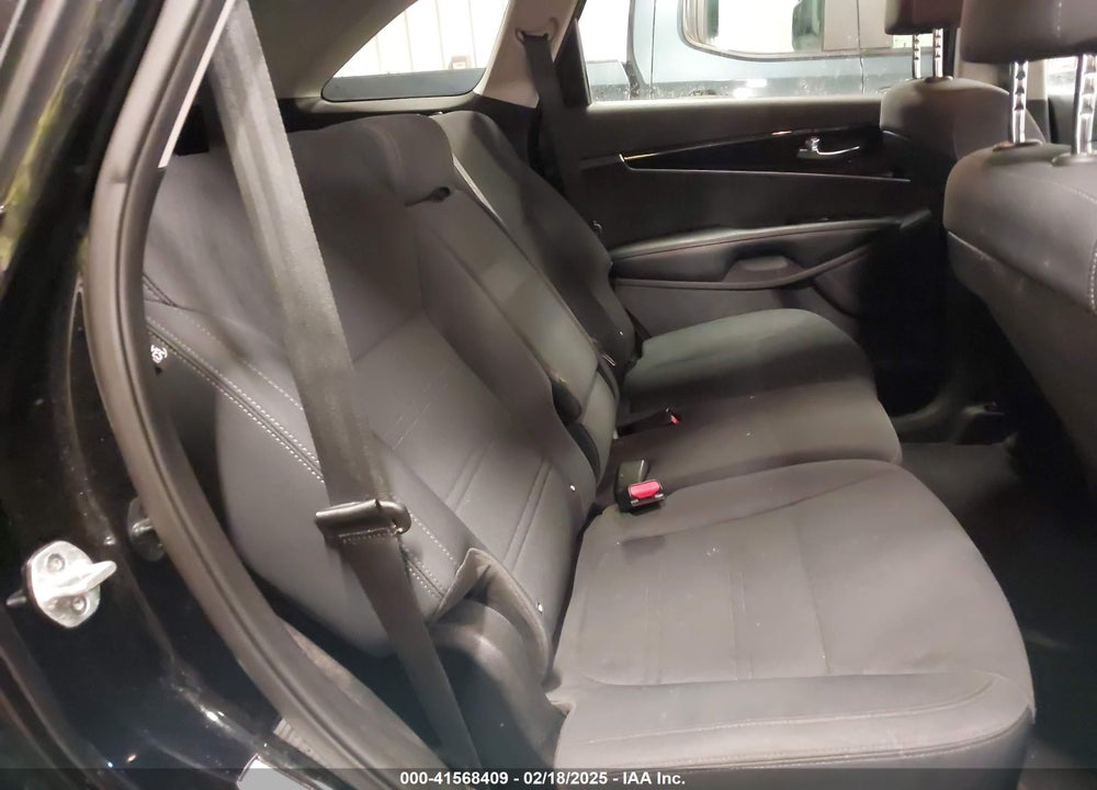 2019 KIA SORENTO 3.3L LX VIN: 5XYPGDA58KG441545