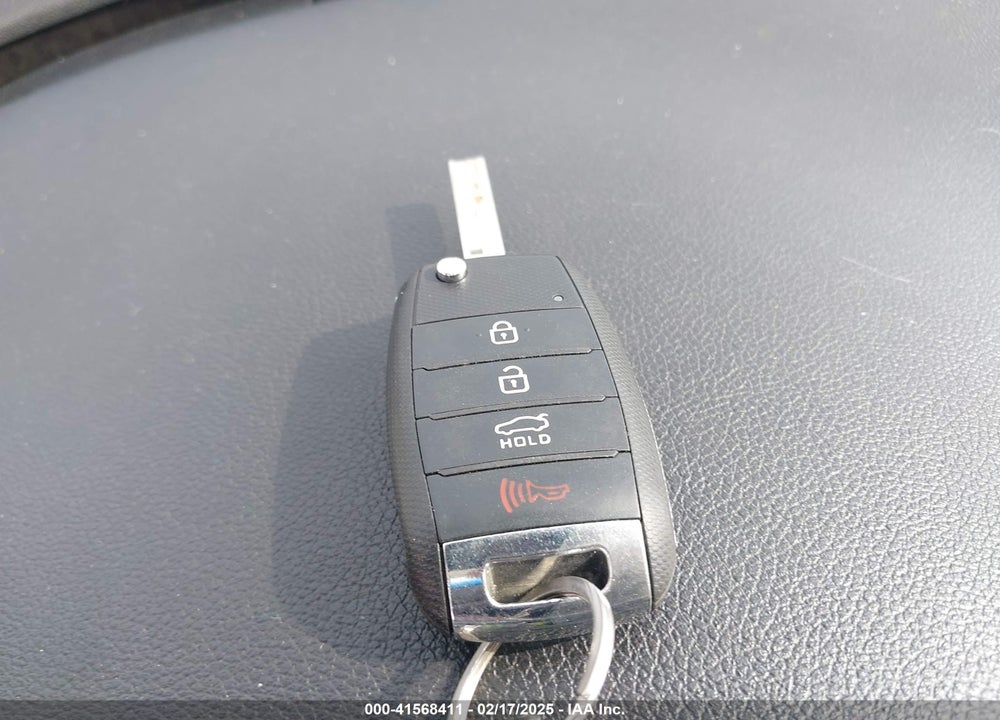 2017 KIA SORENTO 2.4L LX VIN: 5XYPGDA39HG204182