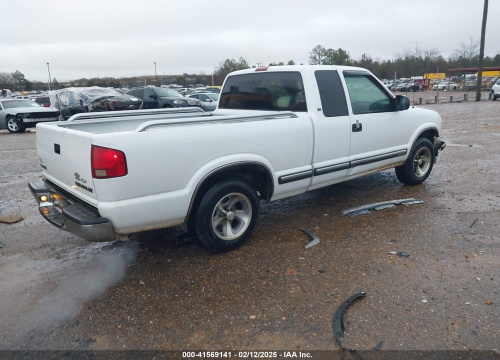 2002 CHEVROLET S-10 LS VIN: 1GCCS19W228230020