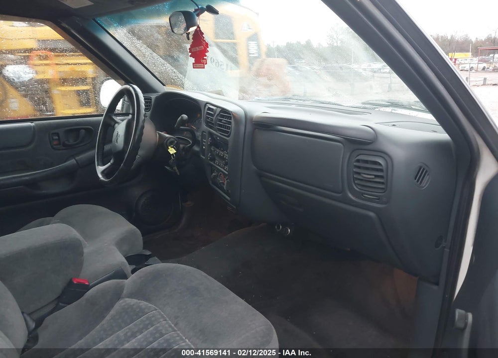 2002 CHEVROLET S-10 LS VIN: 1GCCS19W228230020