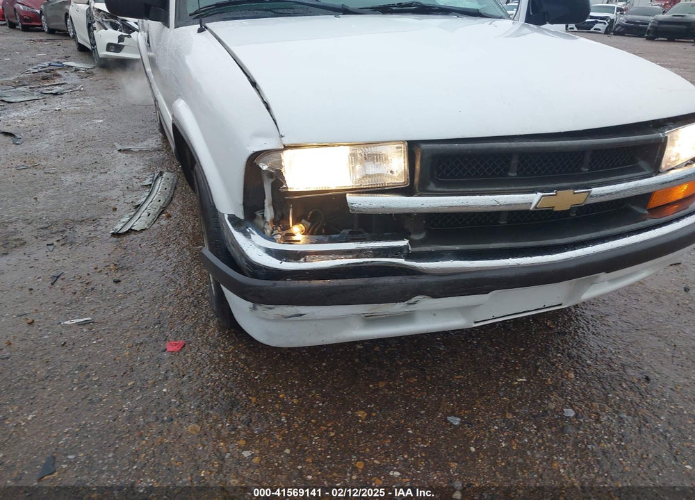 2002 CHEVROLET S-10 LS VIN: 1GCCS19W228230020