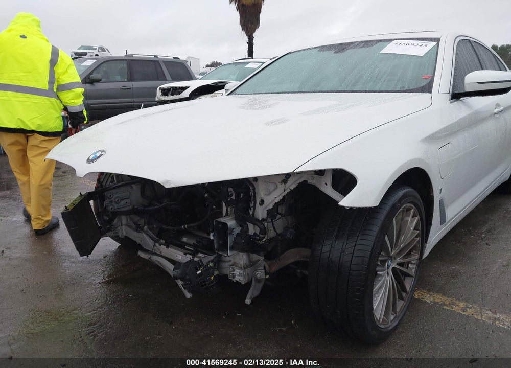 2018 BMW 530E VIN: WBAJA9C54JB250177