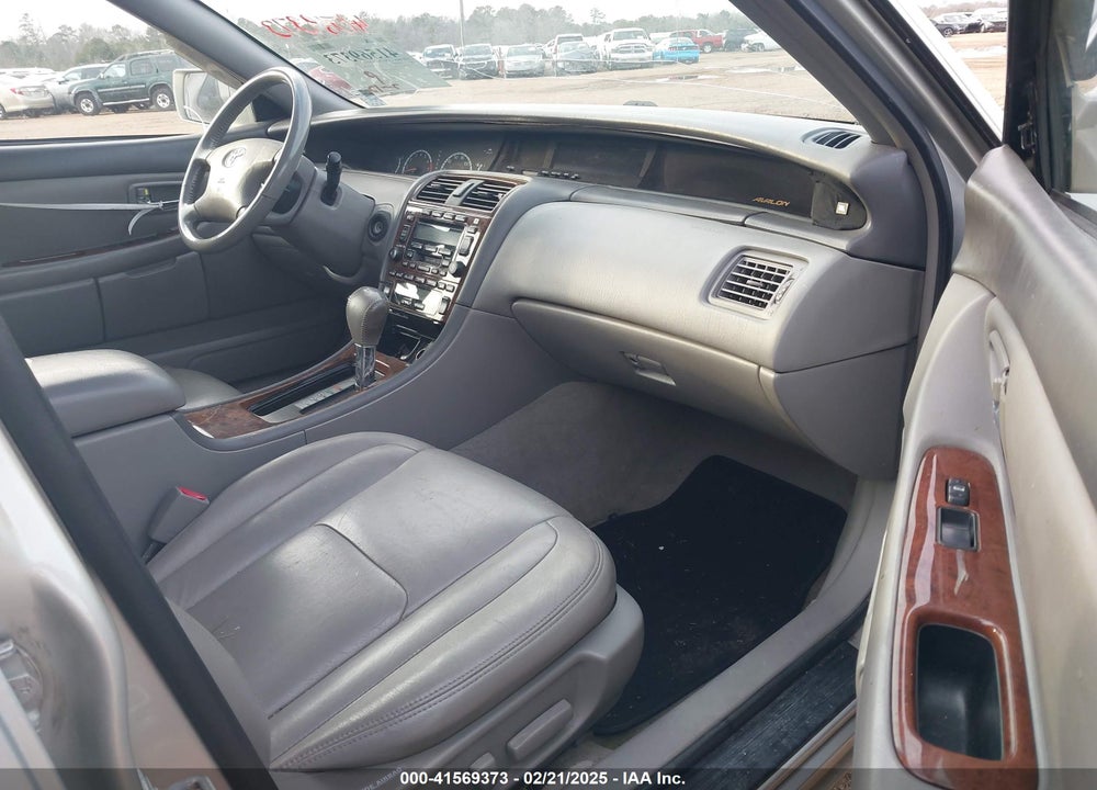 2002 TOYOTA AVALON XLS VIN: 4T1BF28B82U205176