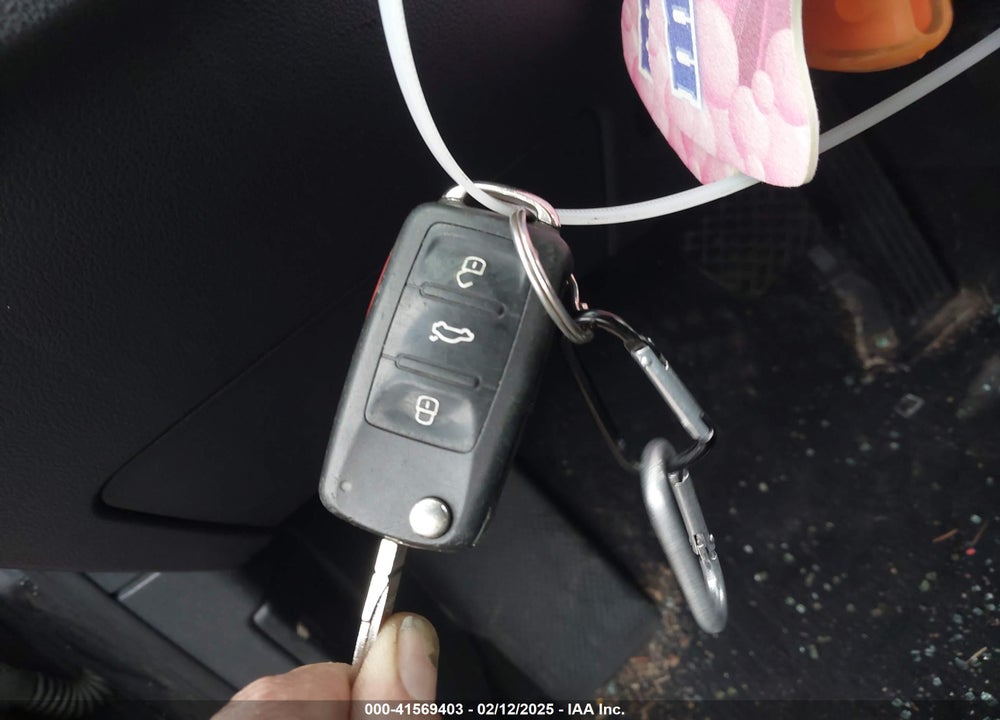 2013 VOLKSWAGEN JETTA VIN: 3VWDP7AJ5DM214107