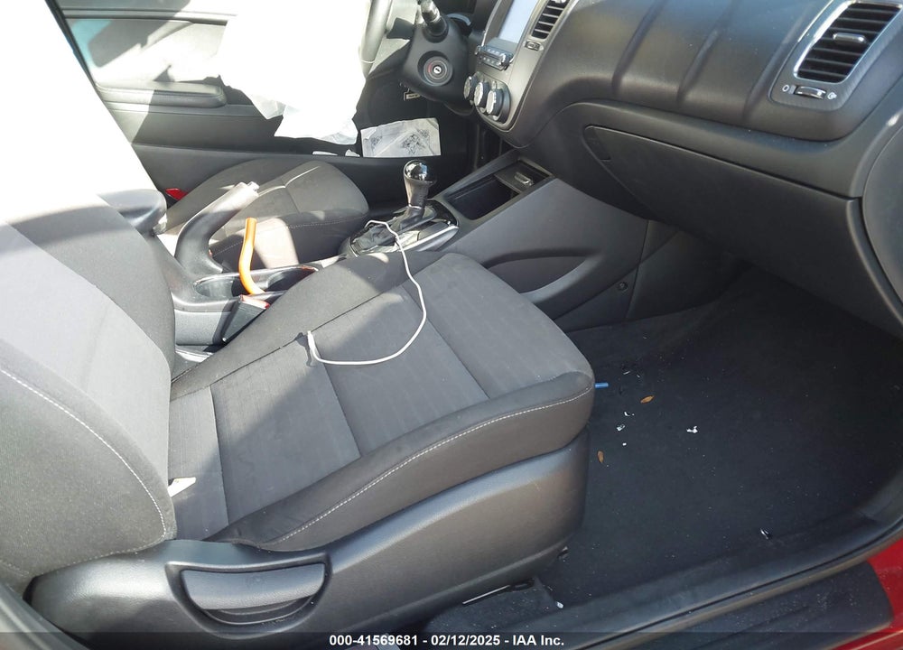 2017 KIA FORTE VIN: 3KPFL4A79HE025499
