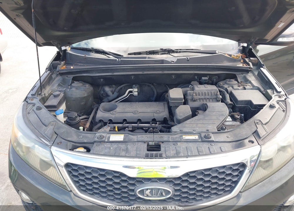 2011 KIA SORENTO LX VIN: 5XYKT3A16BG109388