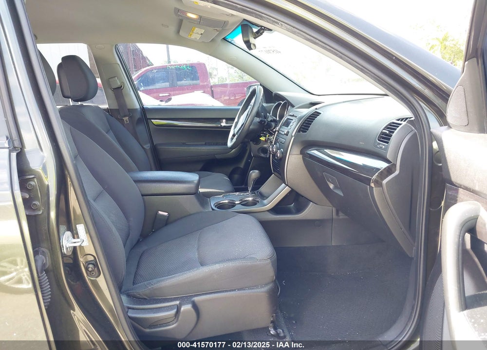 2011 KIA SORENTO LX VIN: 5XYKT3A16BG109388