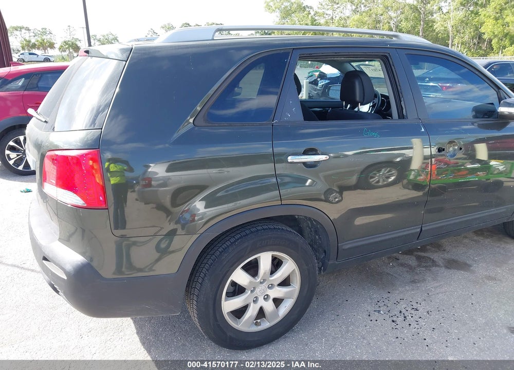2011 KIA SORENTO LX VIN: 5XYKT3A16BG109388