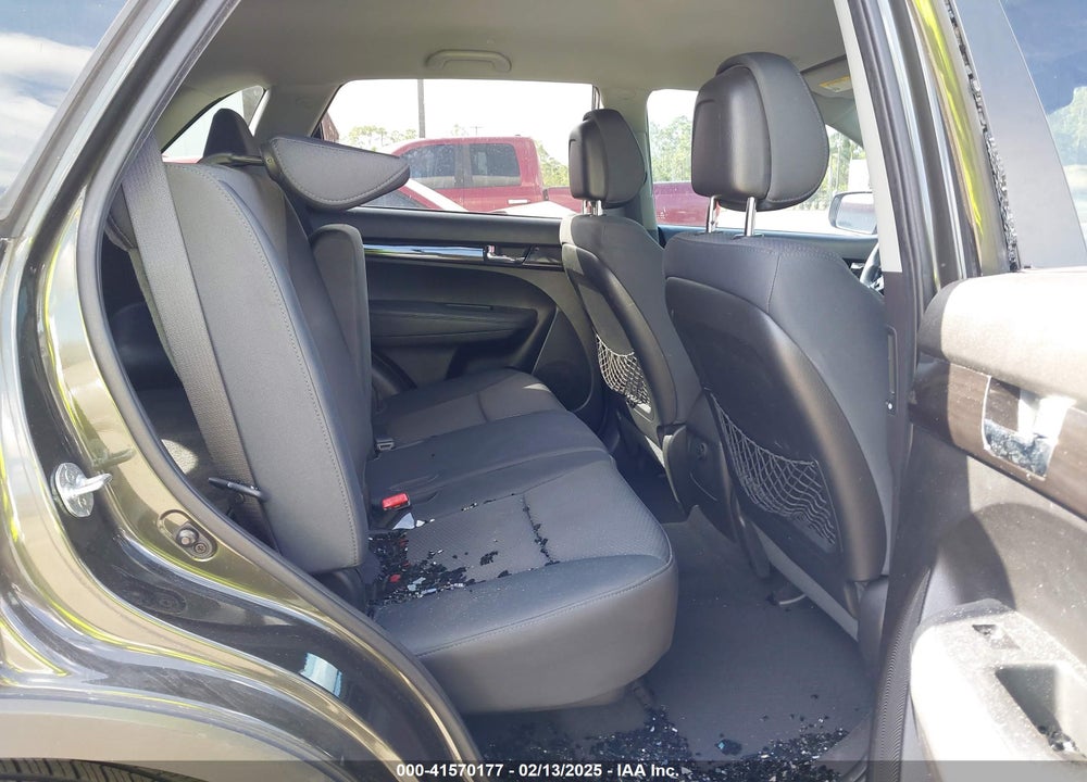 2011 KIA SORENTO LX VIN: 5XYKT3A16BG109388