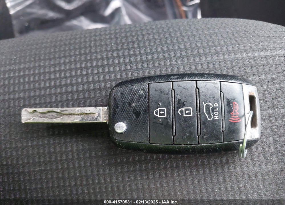 2014 KIA SORENTO LX VIN: 5XYKT3A64EG445380