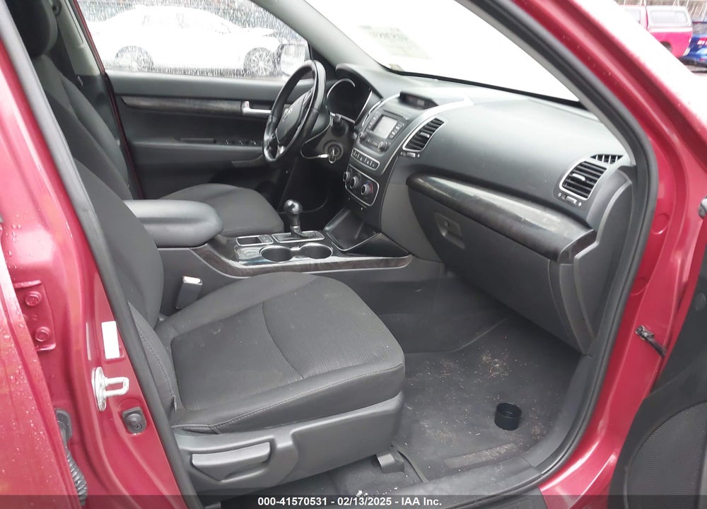 2014 KIA SORENTO LX VIN: 5XYKT3A64EG445380