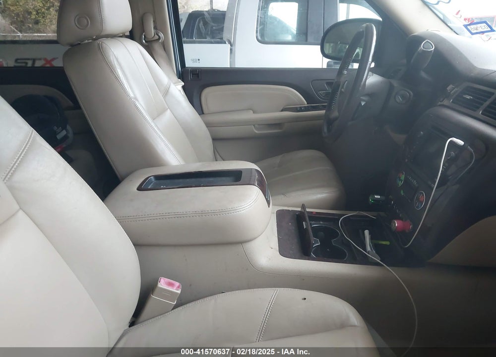 2008 GMC YUKON DENALI VIN: 1GKFK638X8J154783