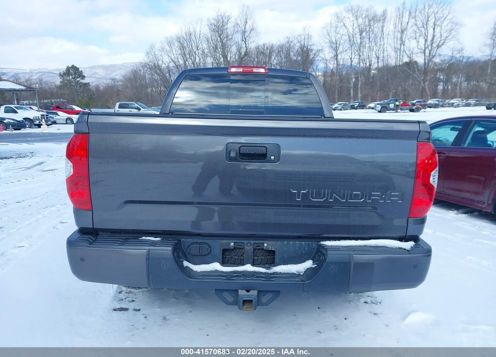 2017 TOYOTA TUNDRA SR5 5.7L V8 VIN: 5TFUY5F17HX583189