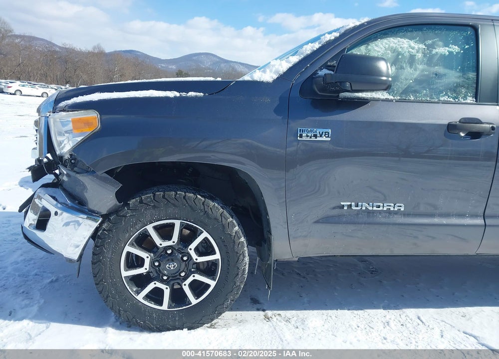 2017 TOYOTA TUNDRA SR5 5.7L V8 VIN: 5TFUY5F17HX583189