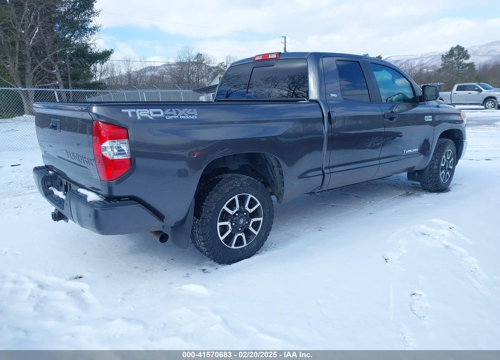 2017 TOYOTA TUNDRA SR5 5.7L V8 VIN: 5TFUY5F17HX583189