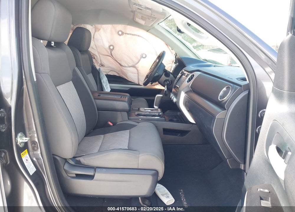 2017 TOYOTA TUNDRA SR5 5.7L V8 VIN: 5TFUY5F17HX583189