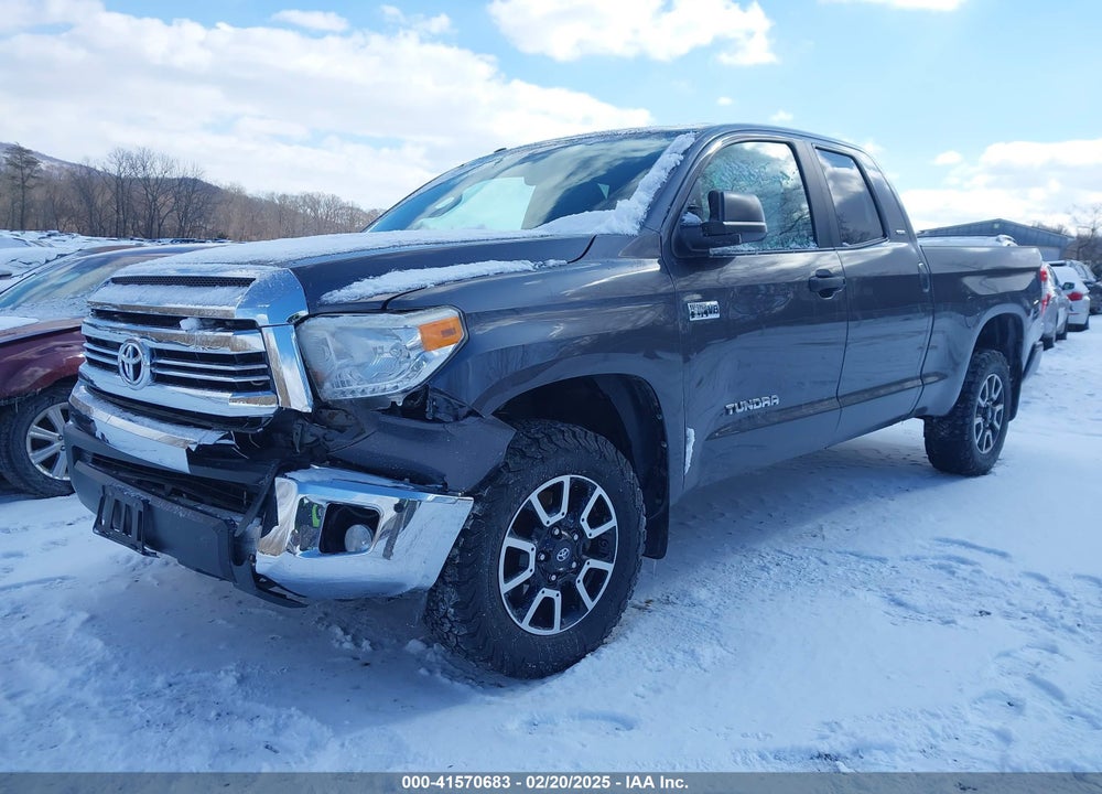 2017 TOYOTA TUNDRA SR5 5.7L V8 VIN: 5TFUY5F17HX583189