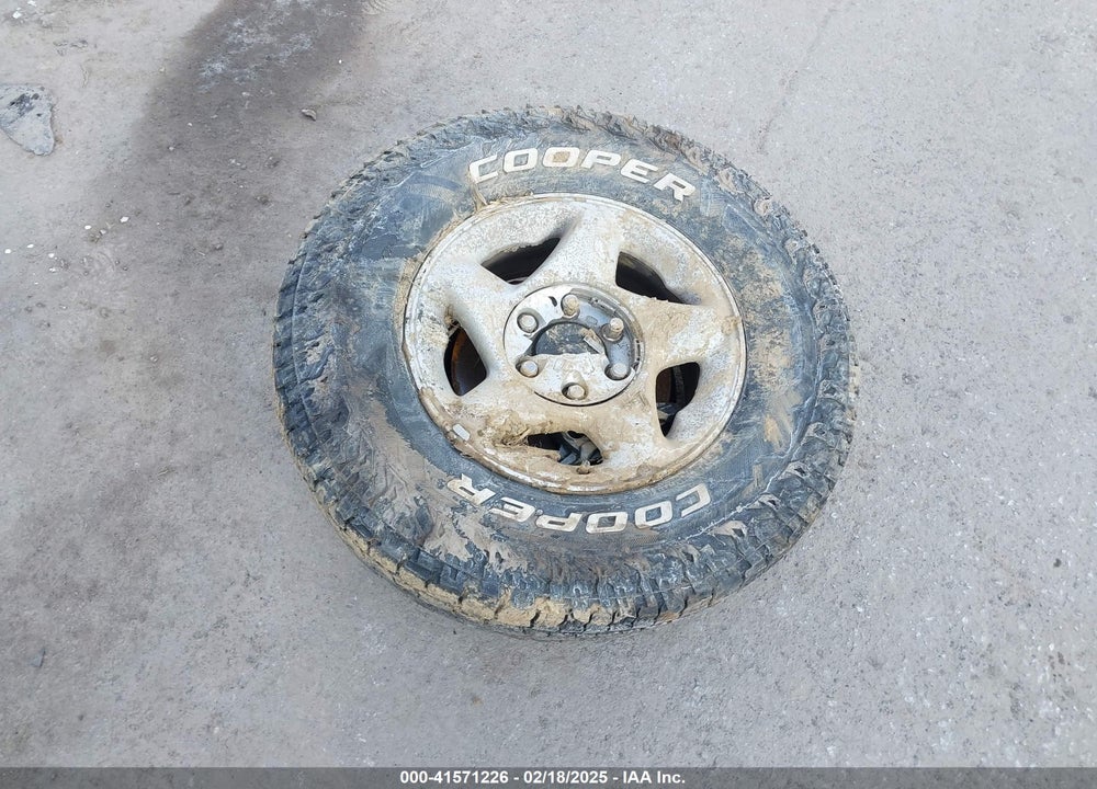 2002 TOYOTA TUNDRA SR5 V8 VIN: 5TBBT441X2S275233