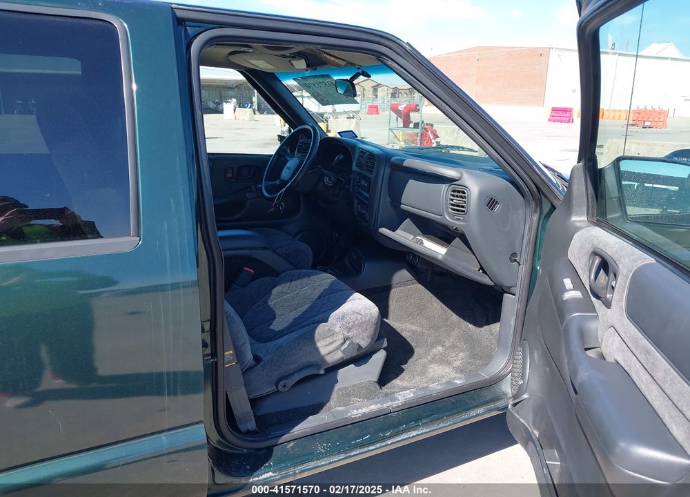 2001 GMC SONOMA SLS VIN: 1GTDT13W21K212368